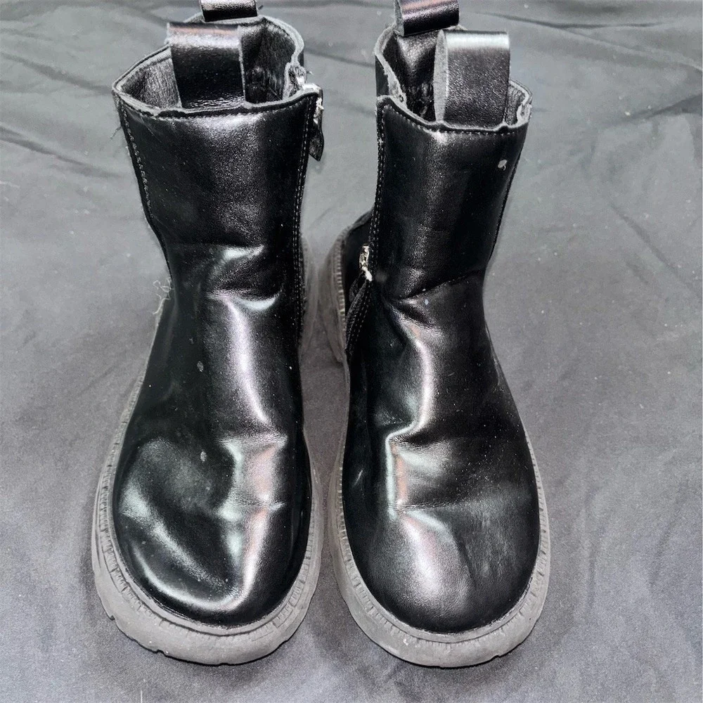 Unbranded kids size 10 Ankle Boots Black Platform Lug Sole Side Zip Pull Tabs